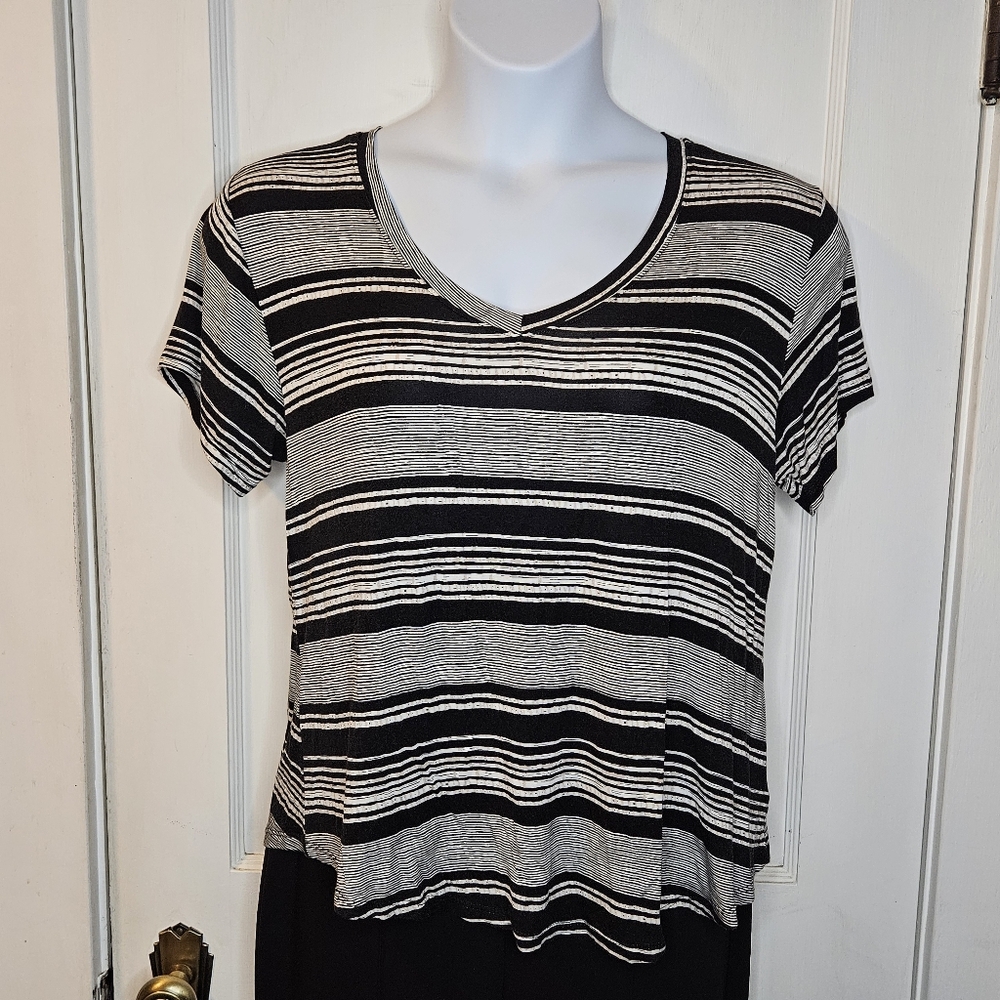 78 & Sunny Black & White Striped V-neck Women's Tee - Size Large